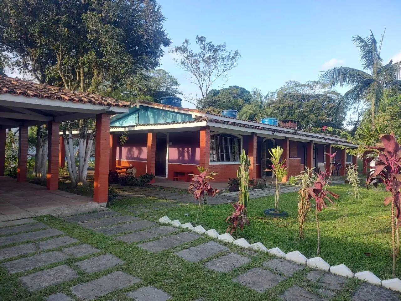 Ambiente de acolhimento de unidade da rede Clínicas Recomeço