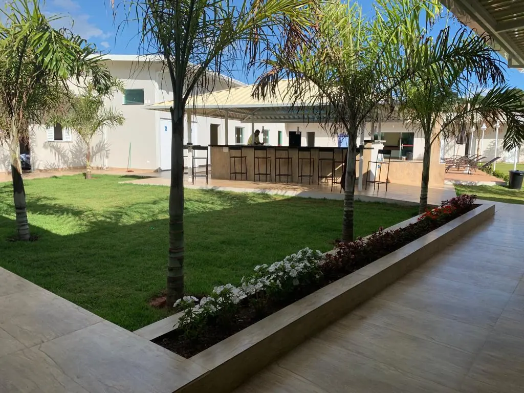Ambiente de acolhimento de unidade da rede Clínicas Recomeço