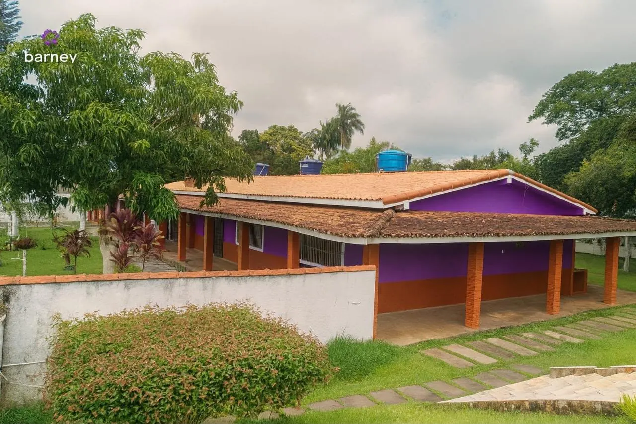 Área externa da Unidade Feminina Itanhaém 01, unidade feminina da rede credenciada das Clínicas Recomeço para tratamento de dependência química e alcoolismo em Itanhaém - SP.