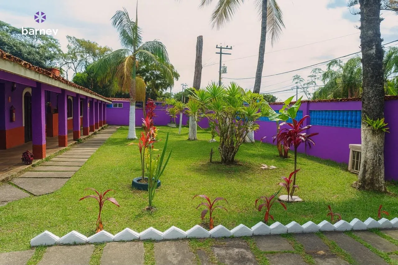 Jardim da Unidade Feminina Itanhaém 01, unidade feminina da rede credenciada das Clínicas Recomeço para tratamento de dependência química e alcoolismo em Itanhaém - SP.