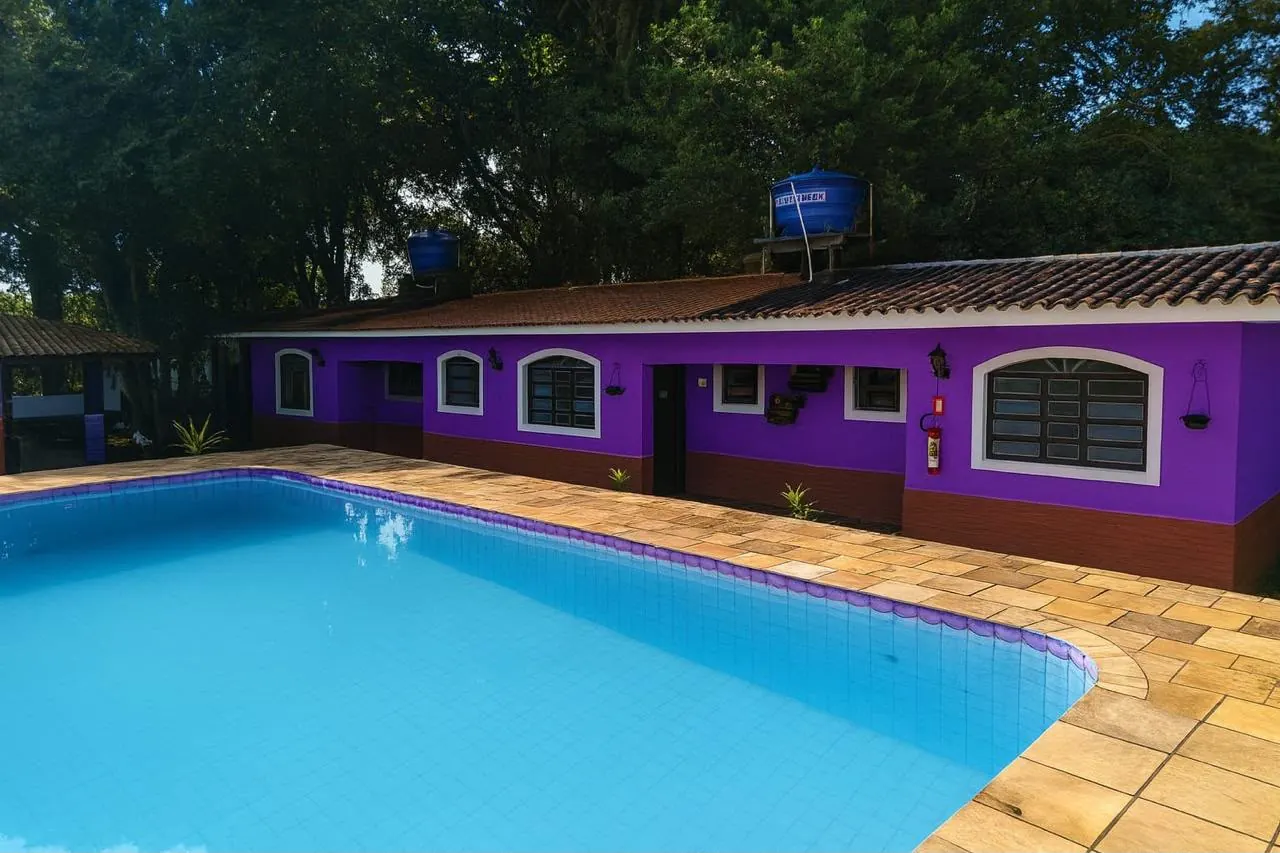 Piscina da Unidade Feminina Itanhaém 01, unidade feminina da rede credenciada das Clínicas Recomeço para tratamento de dependência química e alcoolismo em Itanhaém - SP.