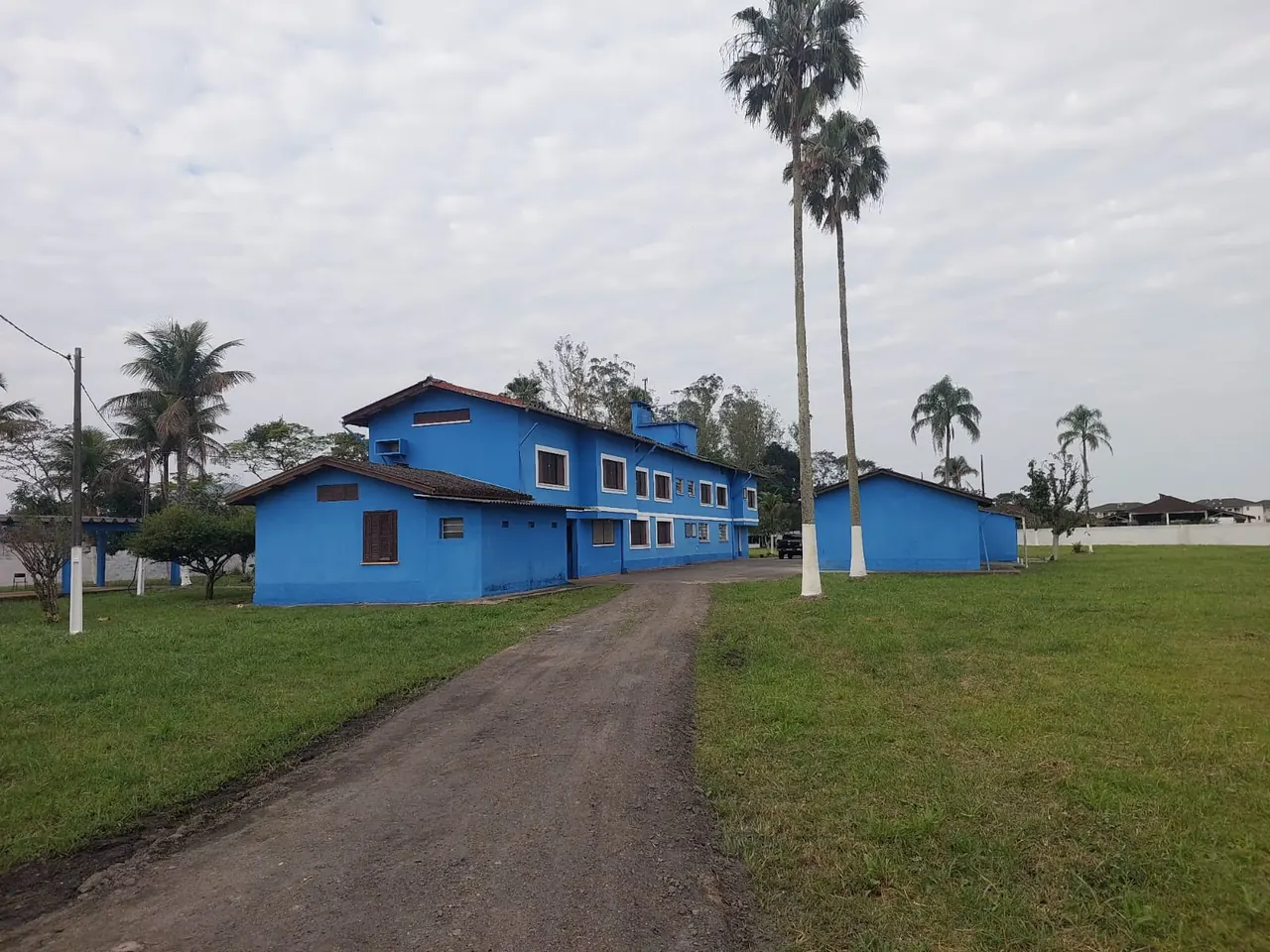 Área externa da Unidade Masculina Itanhaém 01, unidade masculina da rede credenciada das Clínicas Recomeço para tratamento de dependência química e alcoolismo em Itanhaém - SP.