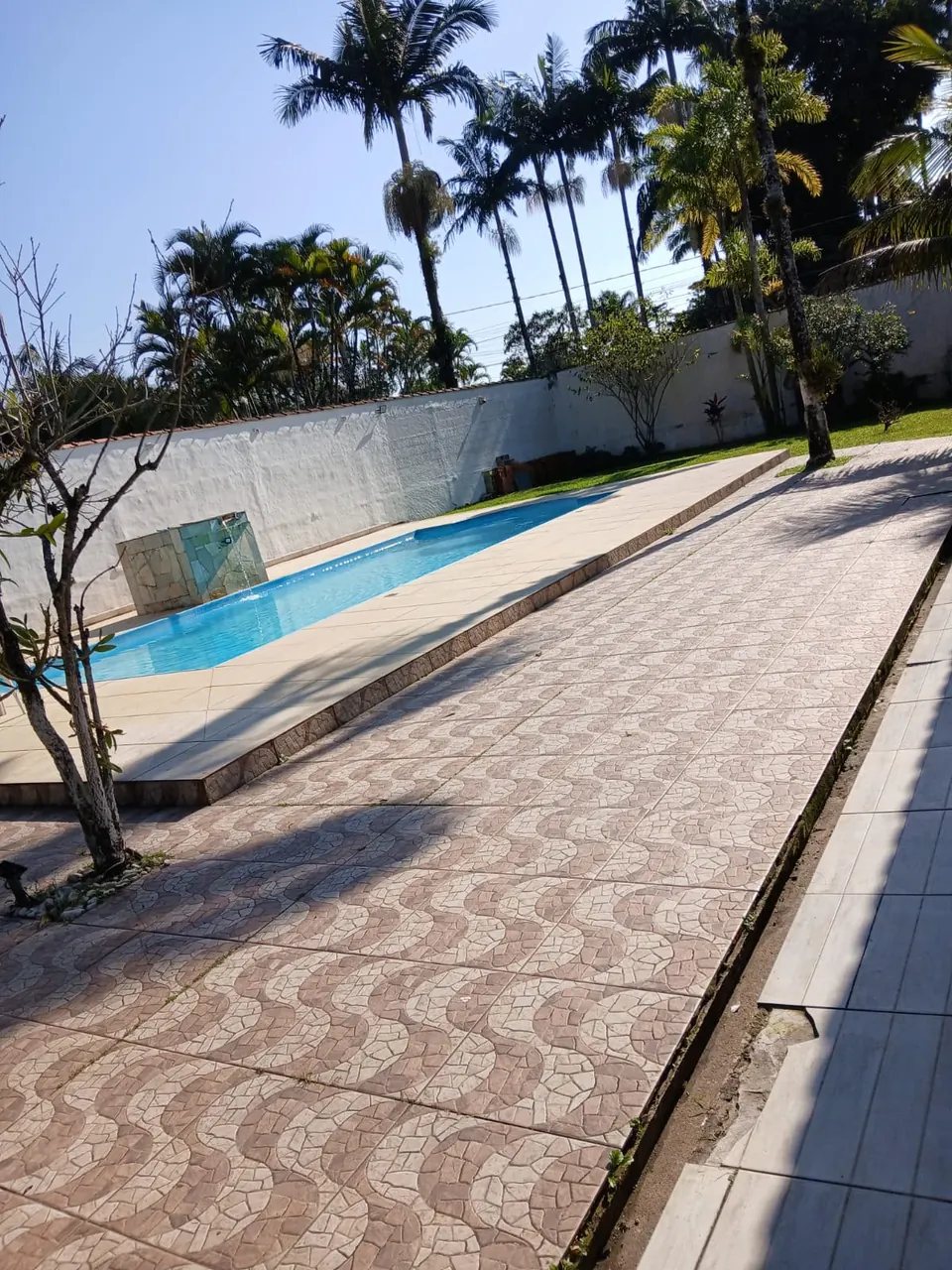 Piscina — Unidade Masculina Itanhaém 02 Piscina da Unidade Masculina Itanhaém 02, unidade masculina da rede credenciada das Clínicas Recomeço para tratamento de dependência química e alcoolismo em Itanhaém - SP.