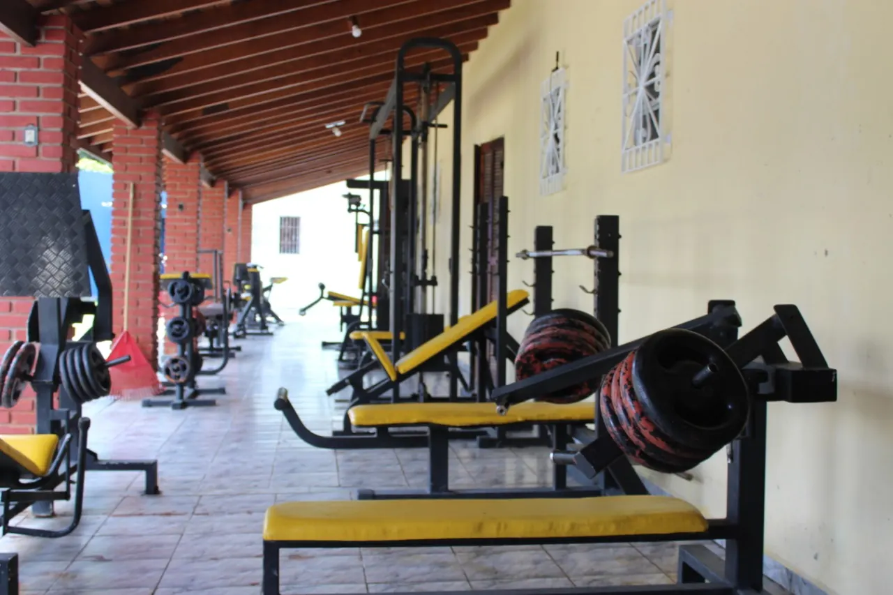 Academia — Unidade Masculina Peruíbe 02 Academia da Unidade Masculina Peruíbe 02, unidade masculina da rede credenciada das Clínicas Recomeço para tratamento de dependência química e alcoolismo em Peruíbe - SP.