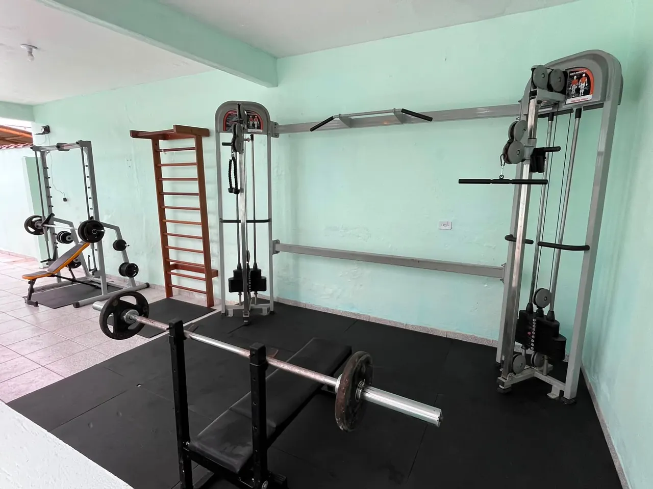 Academia — Unidade Masculina Peruíbe 03 Academia da Unidade Masculina Peruíbe 03, unidade masculina da rede credenciada das Clínicas Recomeço para tratamento de dependência química e alcoolismo em Peruíbe - SP.
