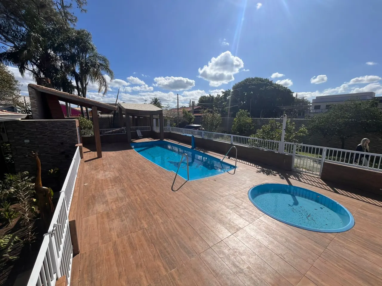 Piscina da Unidade Masculina Peruíbe 03, unidade masculina da rede credenciada das Clínicas Recomeço para tratamento de dependência química e alcoolismo em Peruíbe - SP.